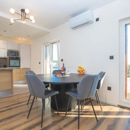 Capocesto Apartment *