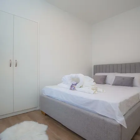 Capocesto Apartment *