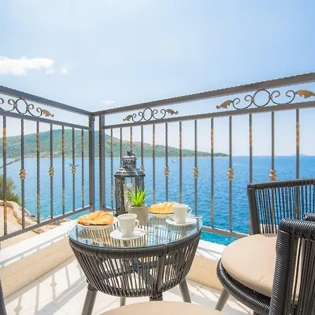 Capocesto Apartment *