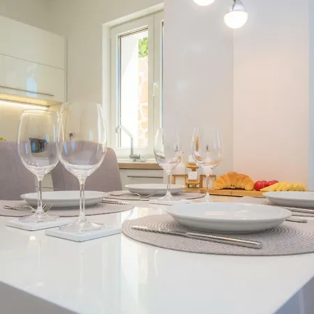 Capocesto Apartment *